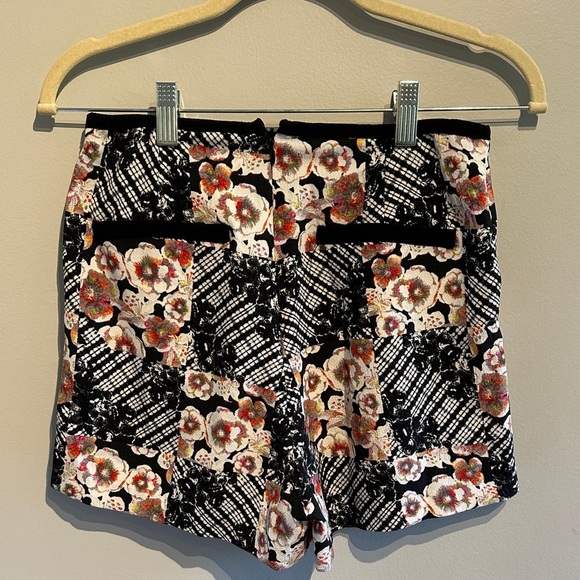 MINKPINK Black Floral High Waist Shorts - Picture 2 of 6